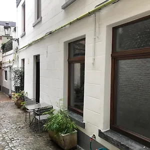 https://petite-impasse-privee.brusselshotelsbook.com